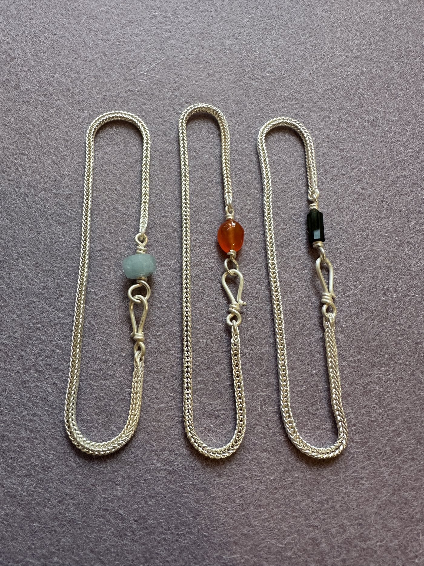 drei Armbänder